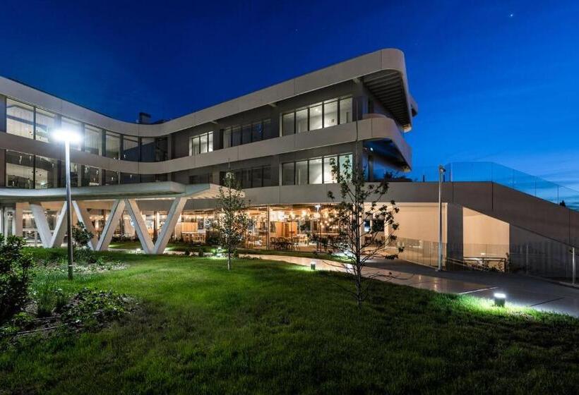 Student Experience Madrid Pozuelo   Luxury Hostel