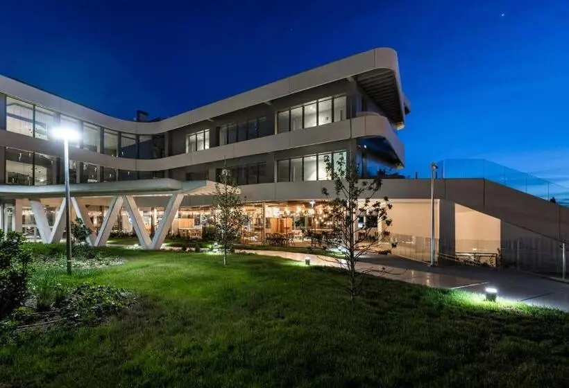 Student Experience Madrid Pozuelo   Luxury Hostel