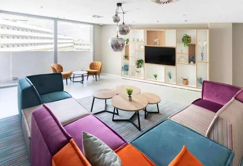 Student Experience Madrid Pozuelo   Luxury Hostel