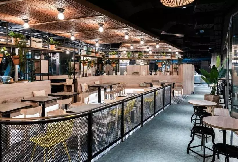 Student Experience Madrid Pozuelo   Luxury Hostel