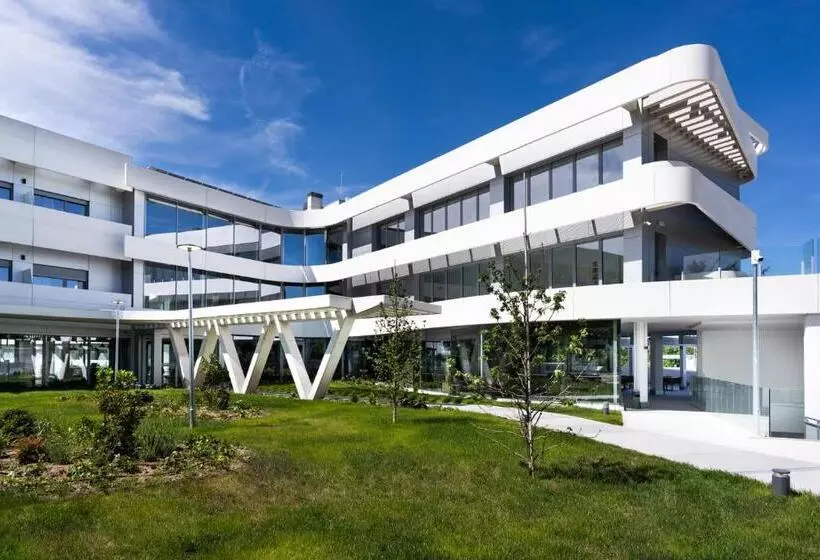 Student Experience Madrid Pozuelo   Luxury Hostel