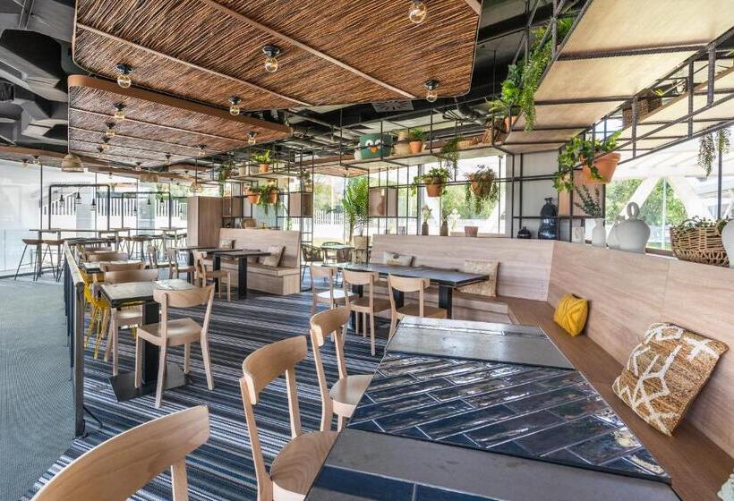 Student Experience Madrid Pozuelo   Luxury Hostel