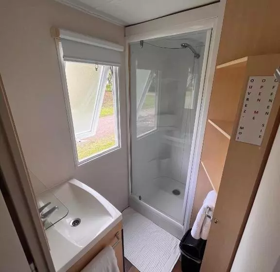 Aamiaismajoitus (B&B) Le Gewurz   Mobilhome Pour 5   Tv   Clim En été