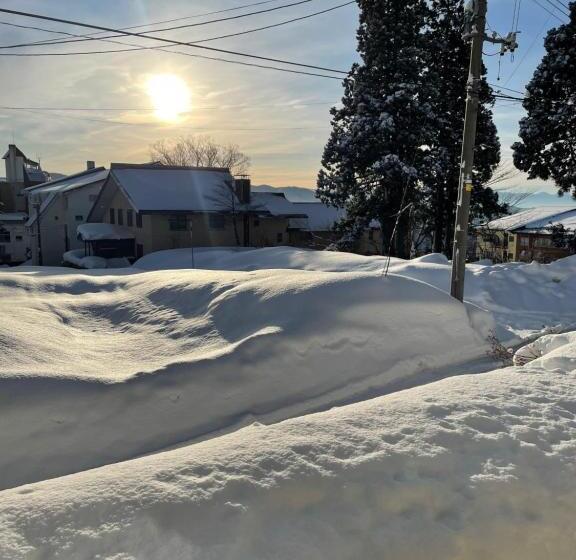 בית מלון כפרי Elan Lodge Akakura