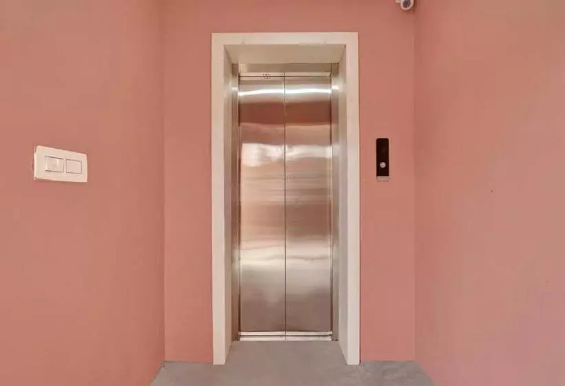 ホテル Oyo Flagship 81451 Surya Rooms