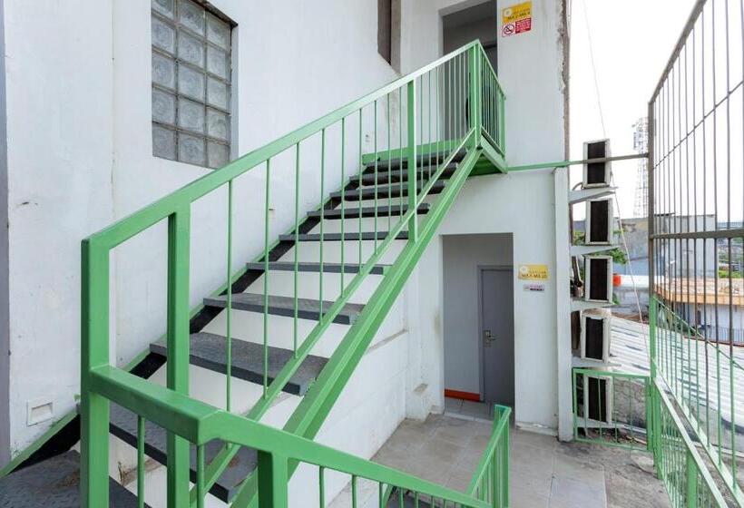 فندق Reddoorz Near Mangga Dua Mall