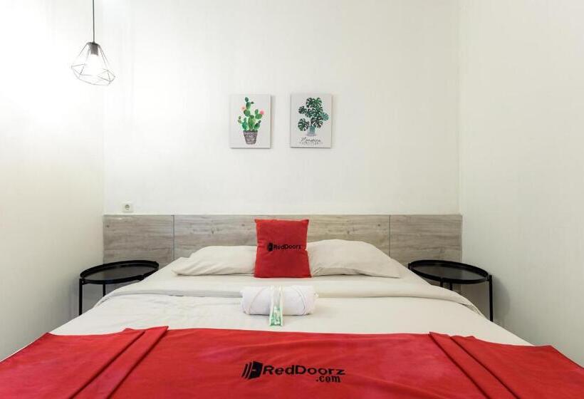 فندق Reddoorz Near Mangga Dua Mall