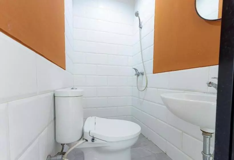 هتل Reddoorz Near Mangga Dua Mall