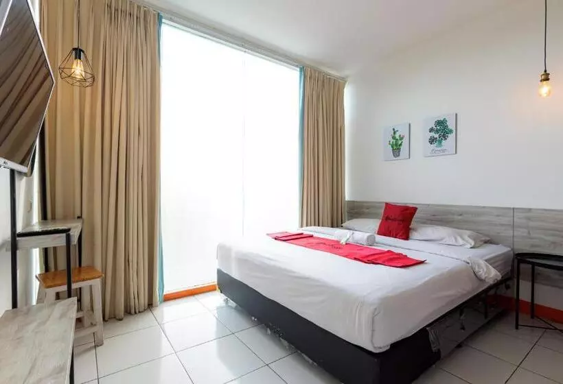 هتل Reddoorz Near Mangga Dua Mall