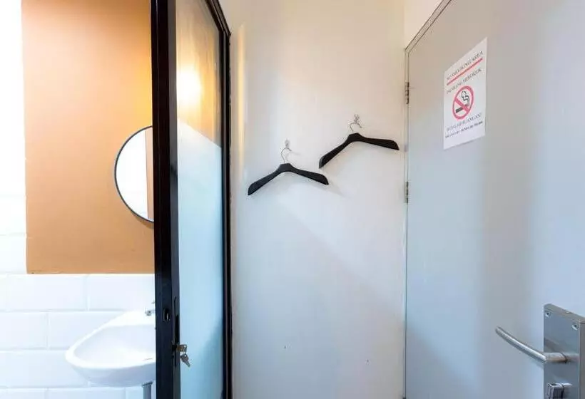 هتل Reddoorz Near Mangga Dua Mall
