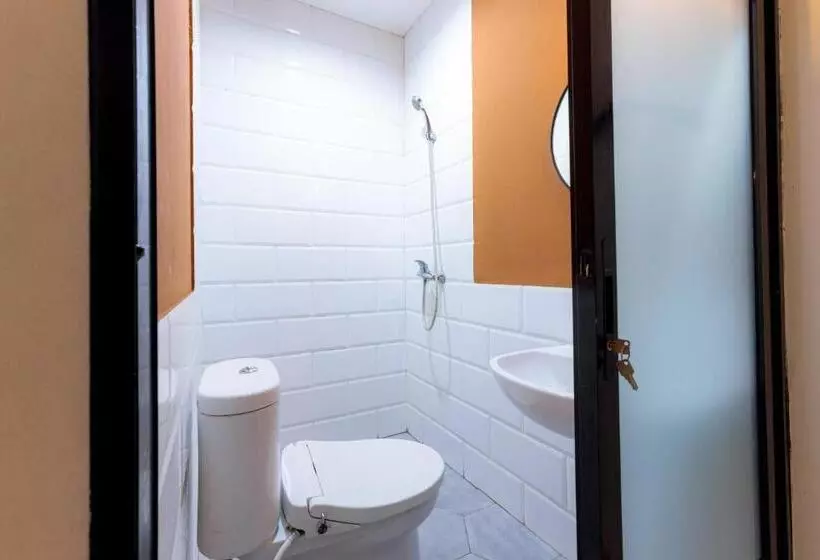 هتل Reddoorz Near Mangga Dua Mall