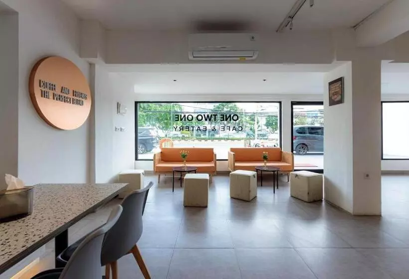 هتل Reddoorz Near Mangga Dua Mall