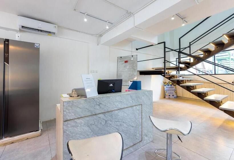 فندق Reddoorz Near Mangga Dua Mall