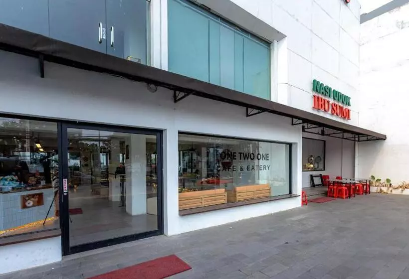 هتل Reddoorz Near Mangga Dua Mall