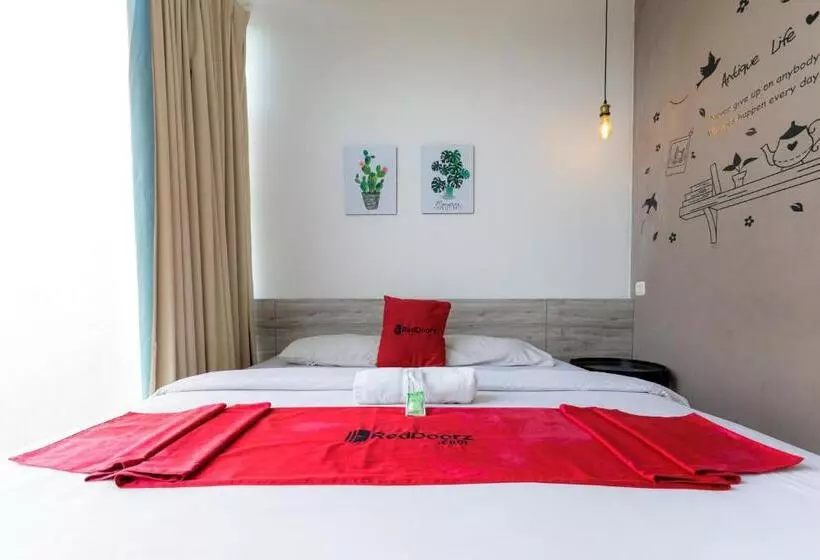 هتل Reddoorz Near Mangga Dua Mall