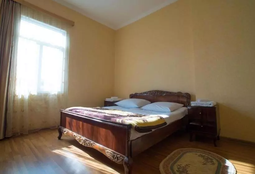 پانسیون Irakli Guest House
