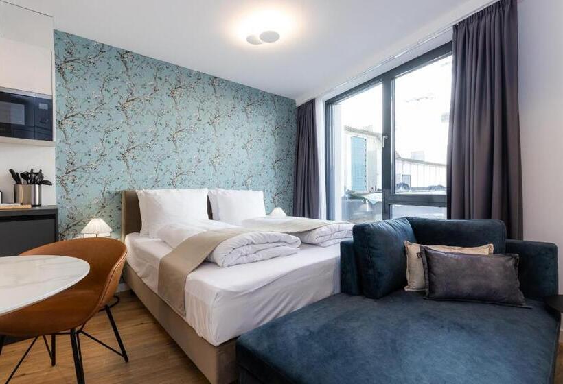 The Doorman Goethe Frankfurt Am Main