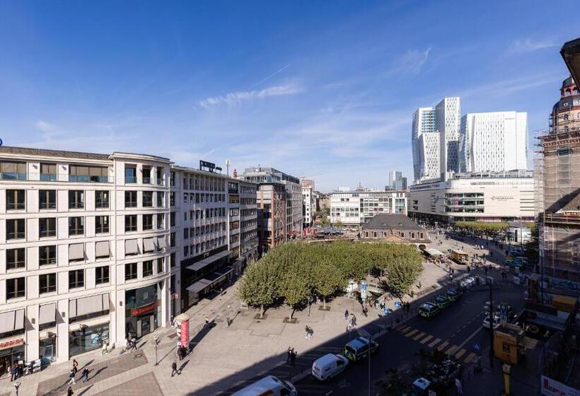 The Doorman Goethe Frankfurt Am Main