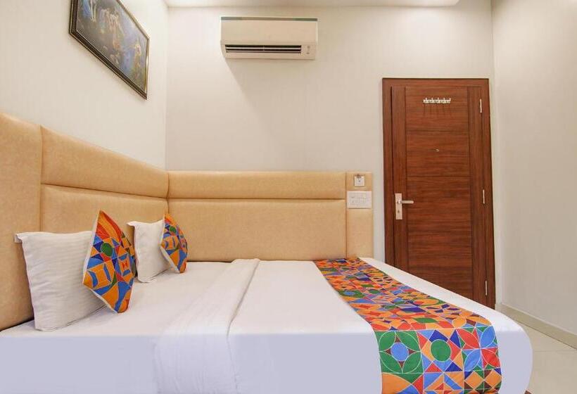 Fabhotel Golden City