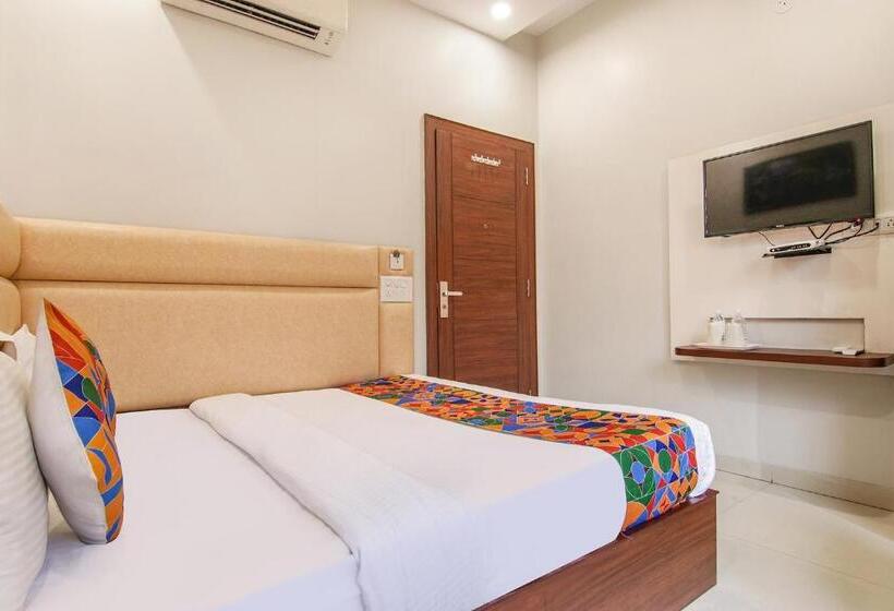 Fabhotel Golden City