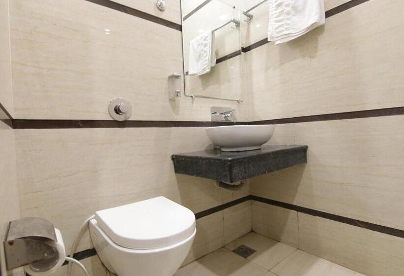 Fabhotel Golden City