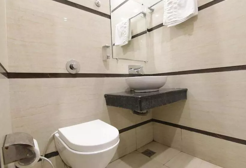 Fabhotel Golden City