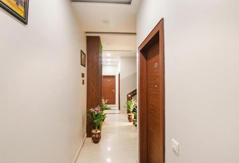 Fabhotel Golden City