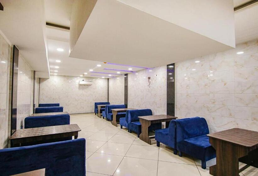 Fabhotel Golden City