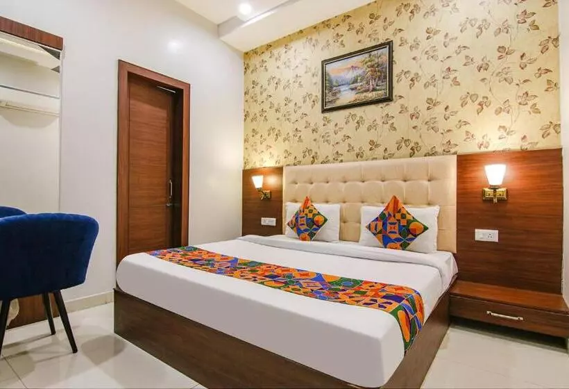 Fabhotel Golden City