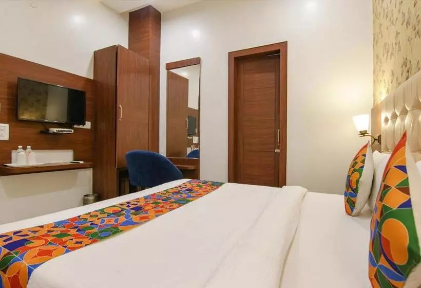 Fabhotel Golden City