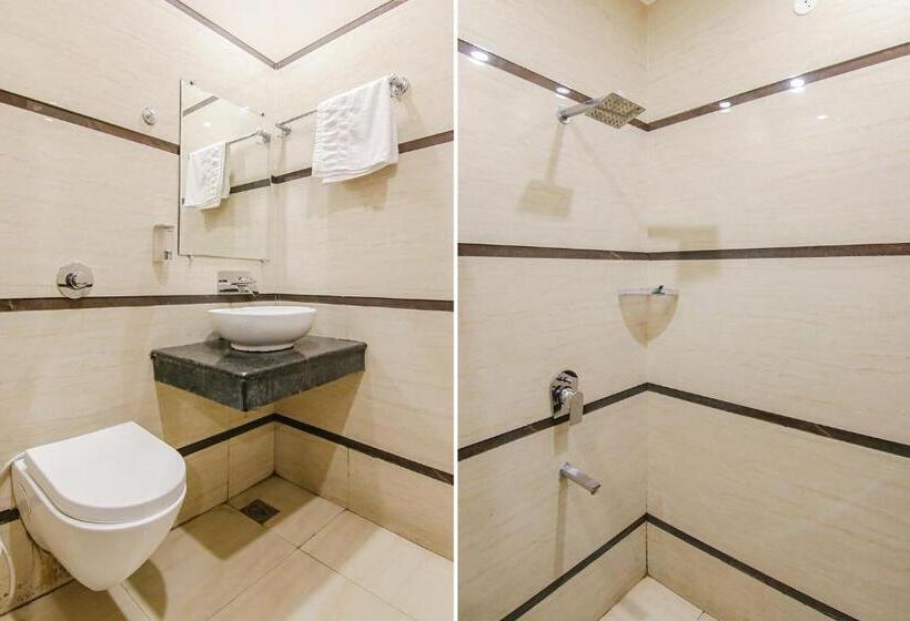 Fabhotel Golden City