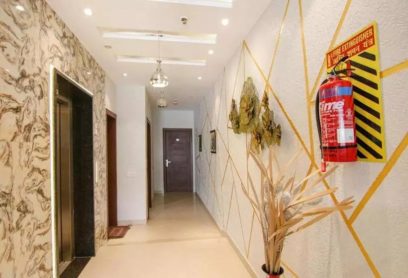 Fabhotel Golden City
