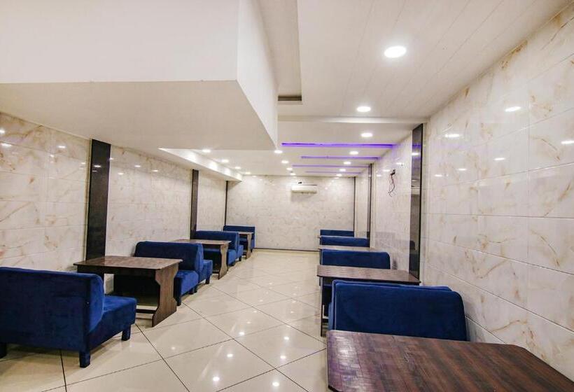 Fabhotel Golden City