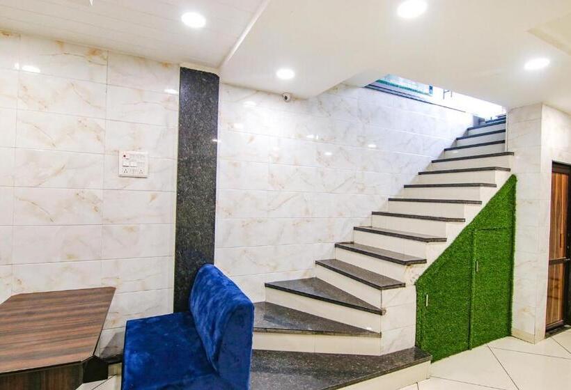 Fabhotel Golden City