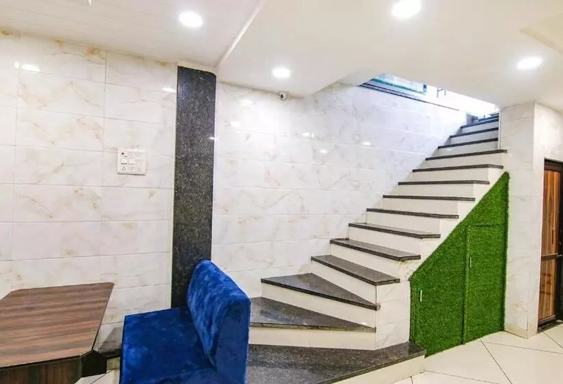 Fabhotel Golden City