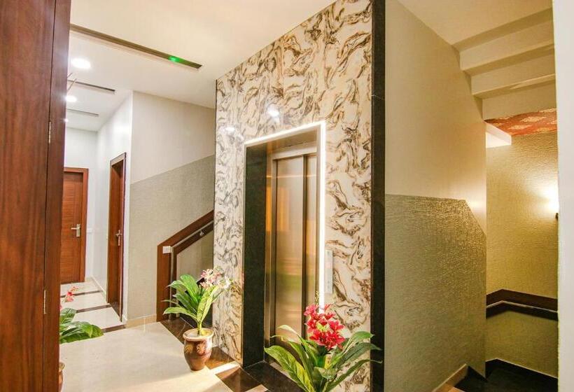 Fabhotel Golden City