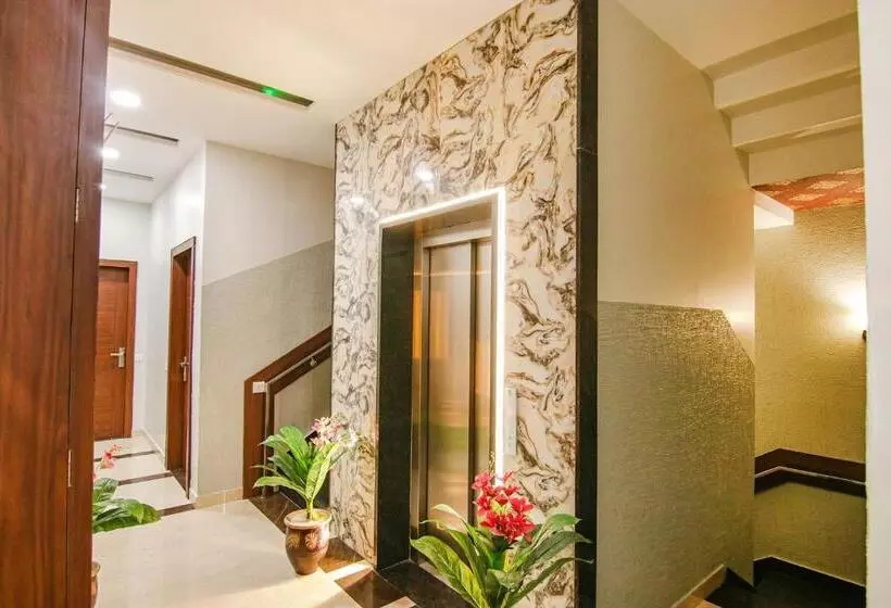 Fabhotel Golden City