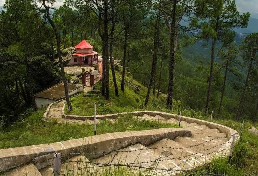 ホテル Binsar Eco Resort, Binsar   Uttarakhand