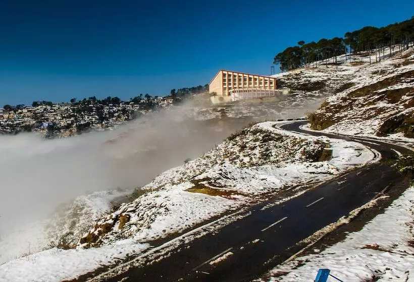 ホテル Binsar Eco Resort, Binsar   Uttarakhand