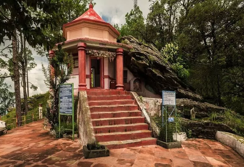 ホテル Binsar Eco Resort, Binsar   Uttarakhand