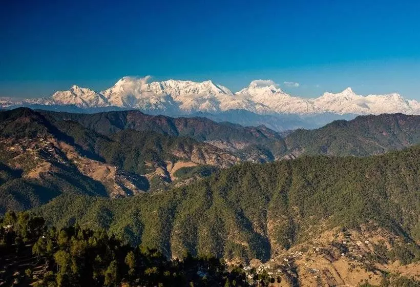 ホテル Binsar Eco Resort, Binsar   Uttarakhand