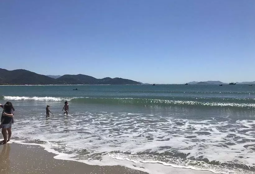 ホテル Candeias Basfak Praia