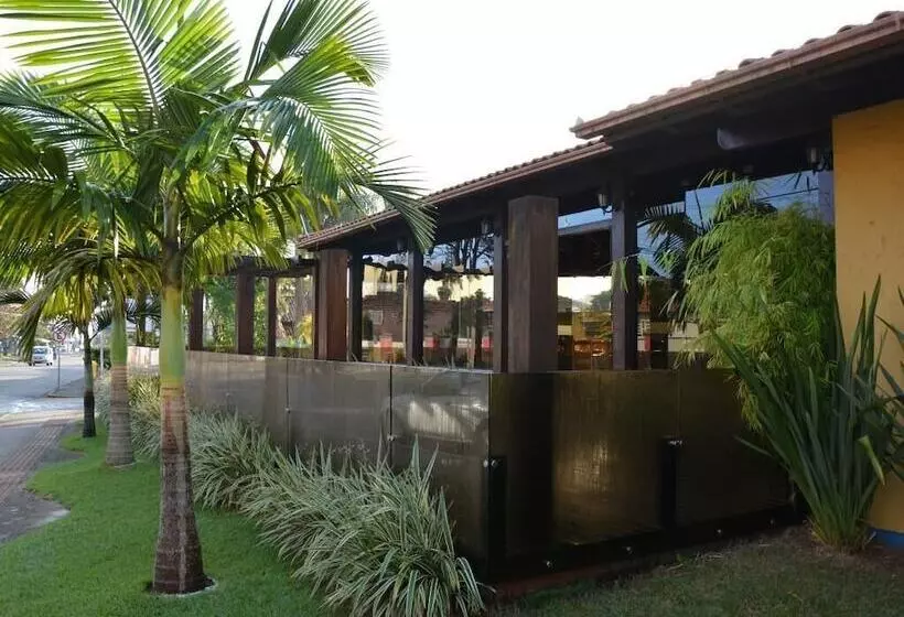 ホテル Candeias Basfak Praia