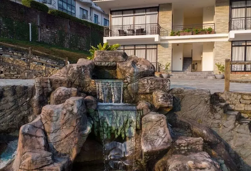 هتل Gateway Himalaya Resort