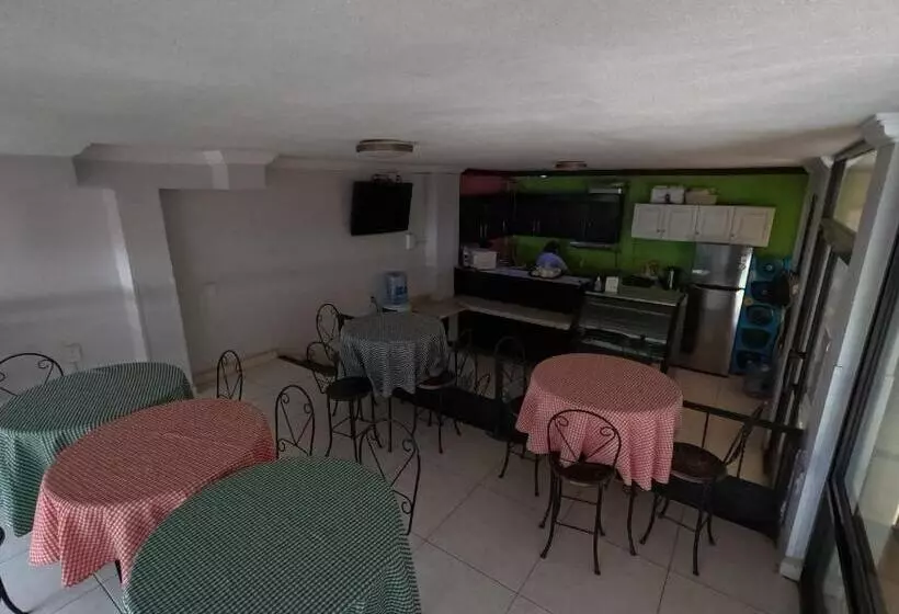 هتل He Centro   Desayuno Incluido