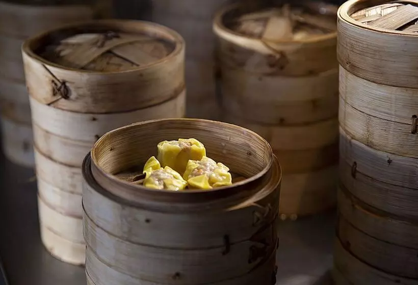 ホテル Kunyixingguangjiudian