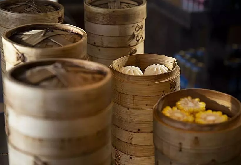 ホテル Kunyixingguangjiudian