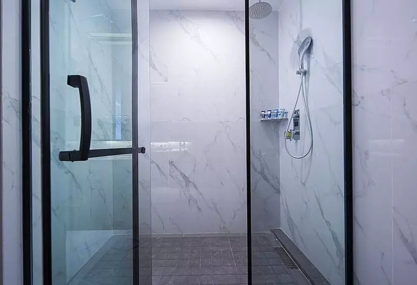 ホテル Kunyixingguangjiudian