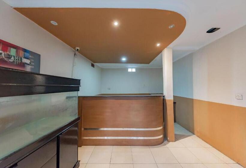 Hotel Reddoorz Near Cikole Lembang