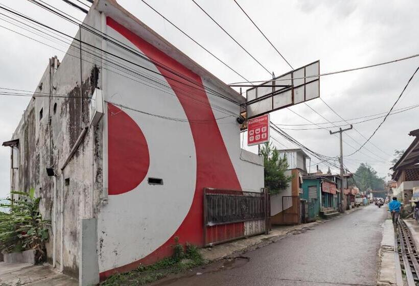 Hotel Reddoorz Near Cikole Lembang